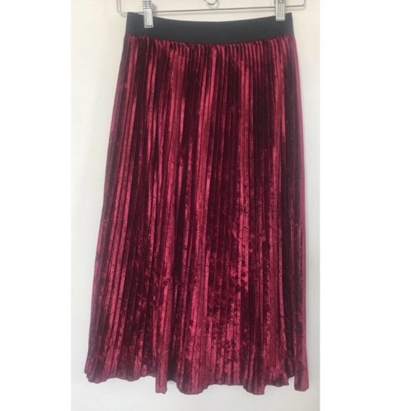 Zara Dark Red Velvet Pleated Skirt - Picture 6 of 6